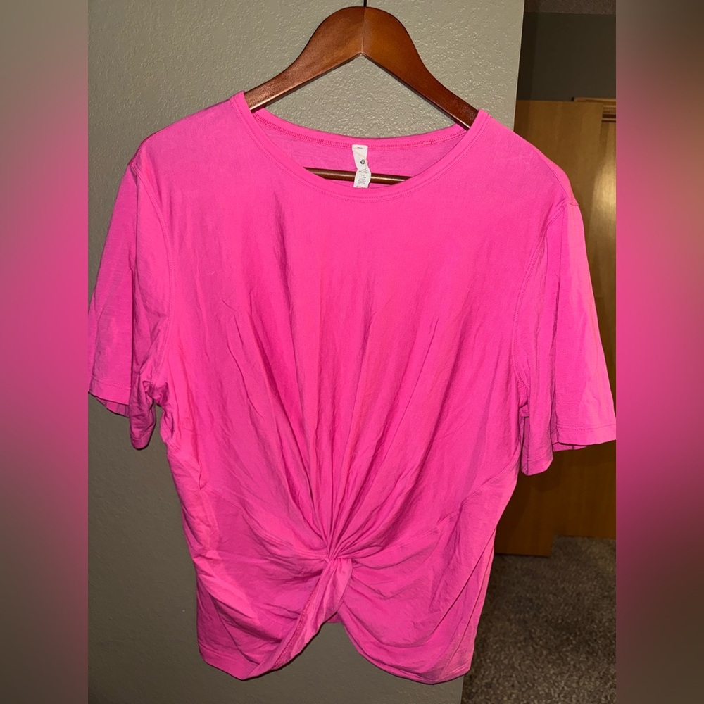 Lululemon Athletica Crescent T-Shirt Sonic Pink!